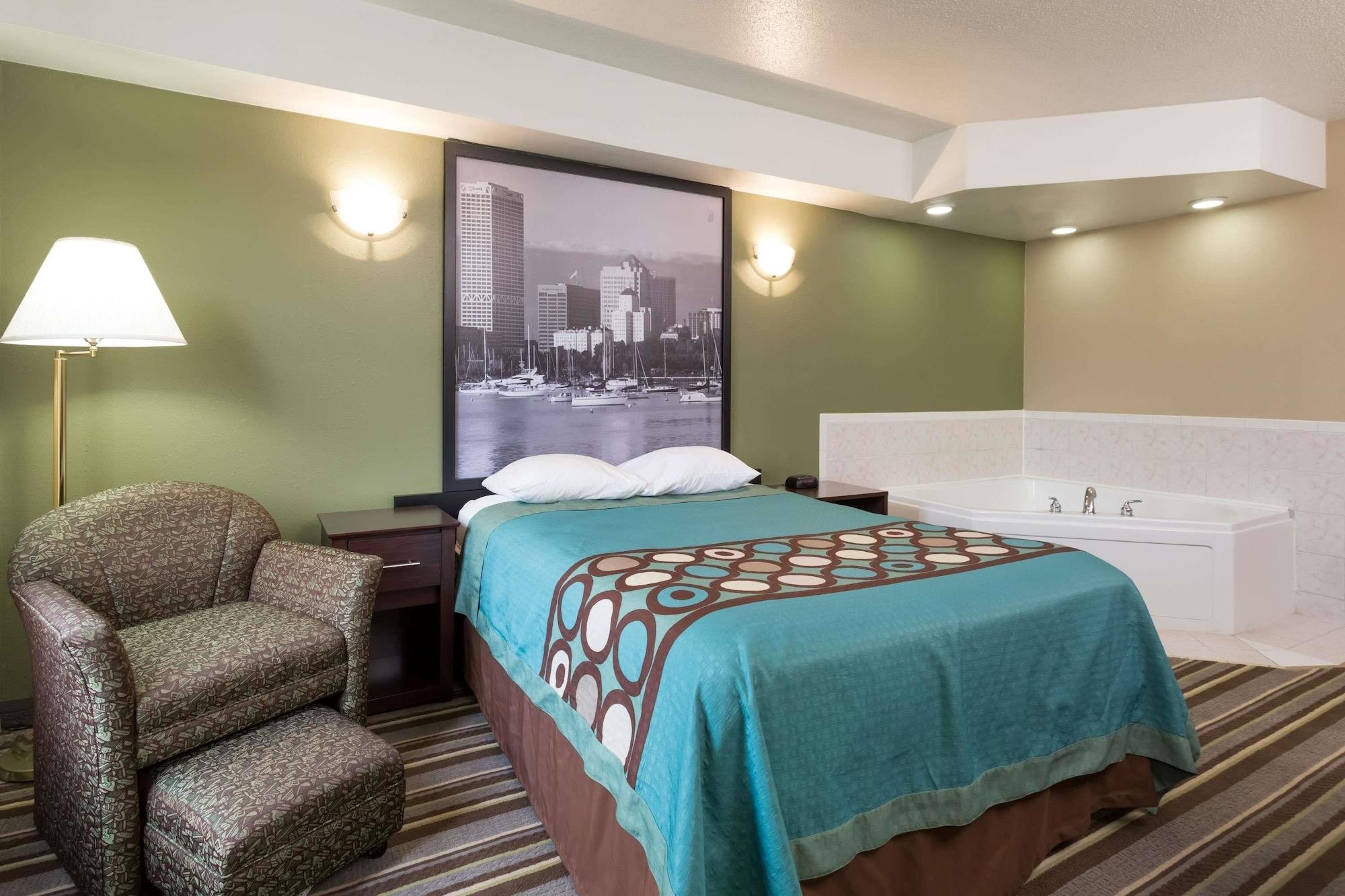 Отель Super 8 By Wyndham Germantown/Milwaukee Экстерьер фото