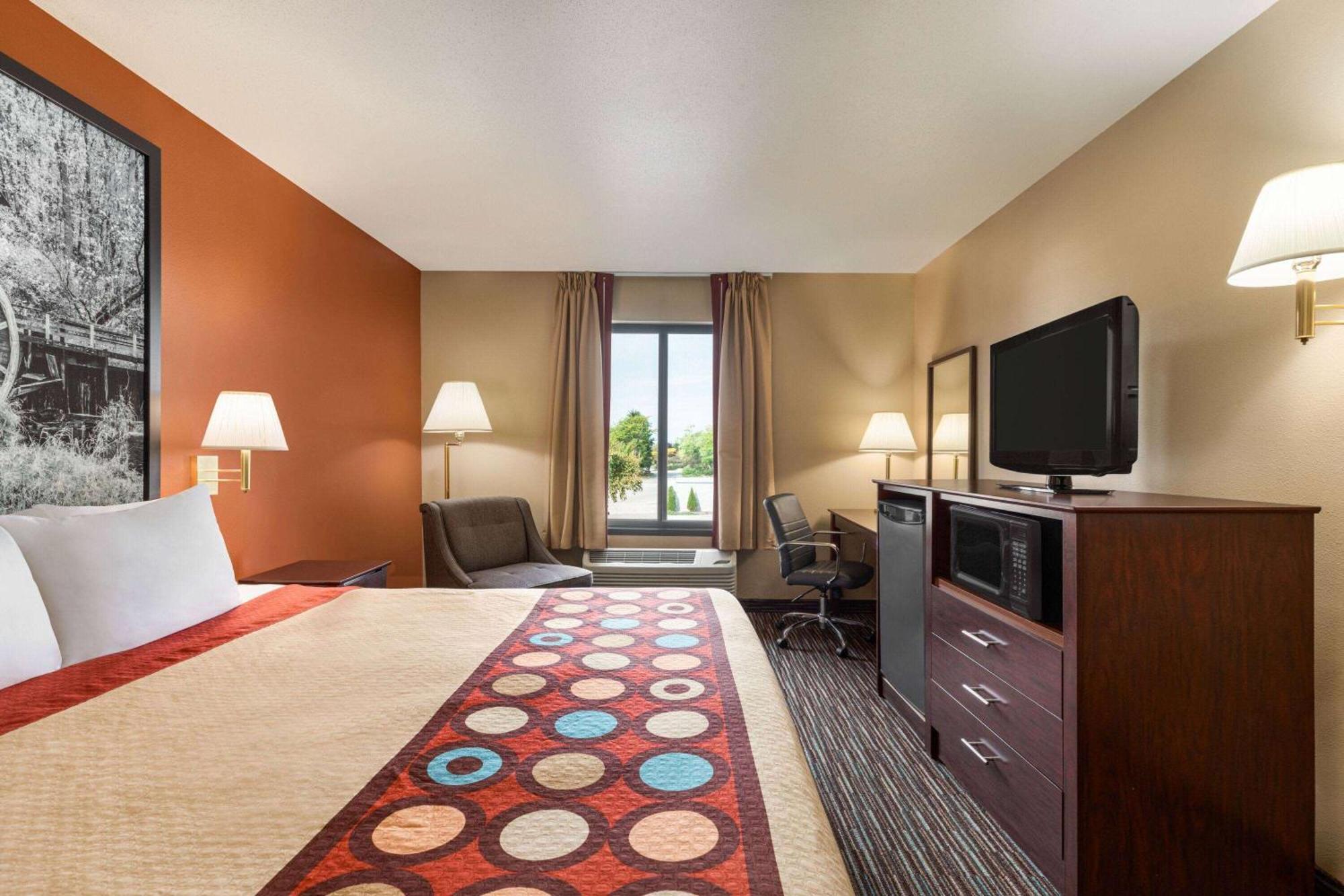 Отель Super 8 By Wyndham Germantown/Milwaukee Экстерьер фото