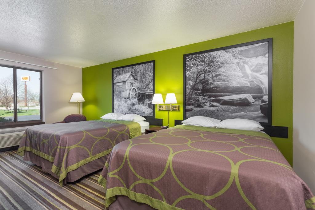 Отель Super 8 By Wyndham Germantown/Milwaukee Экстерьер фото